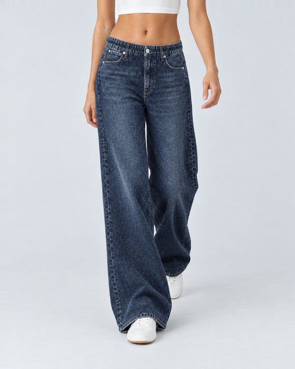 Dark Indigo jeans, Three-quarter walk