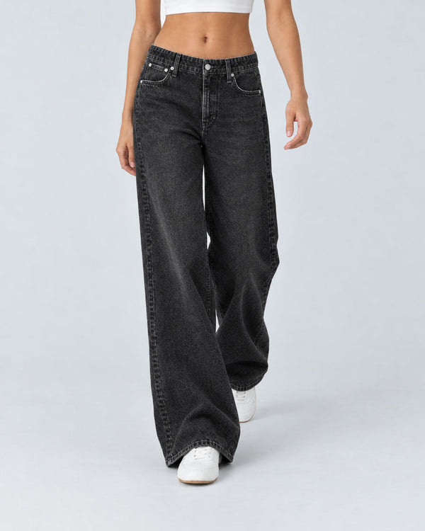 Washed Black jeans, Three-quarter walk